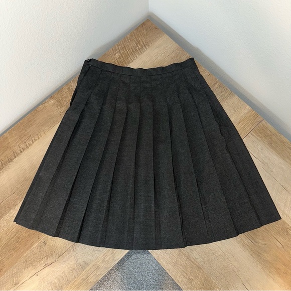 NWOT Liz Claiborne lizsport Charcoal pleated A-Line Skirt petite size 6 - Picture 7 of 8